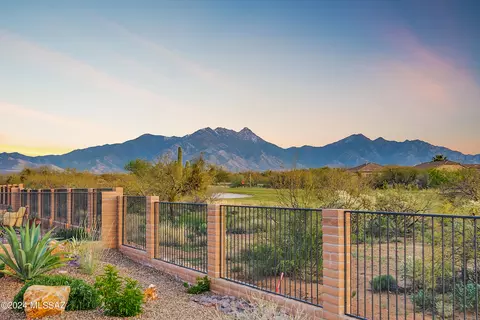 2574 E Wrightson View Dr, Green Valley, AZ 85614