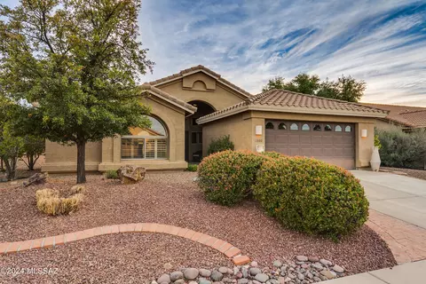1800 E Redstart Rd, Green Valley, AZ 85614
