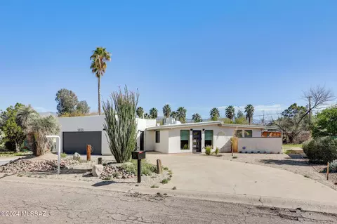 5925 E Lester Dr, Tucson, AZ 85712