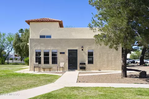 6718 E Calle La Paz #A, Tucson, AZ 85715