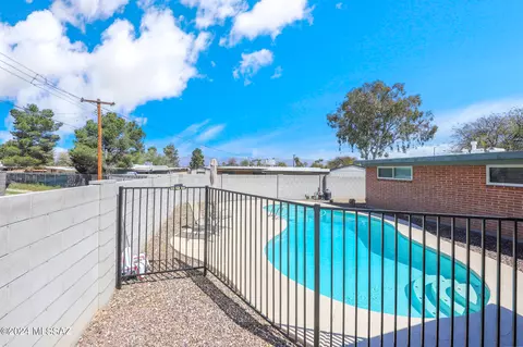 Exterior - 7389 E Sylvane Dr, Tucson, AZ 85710 photo 6 of 9
