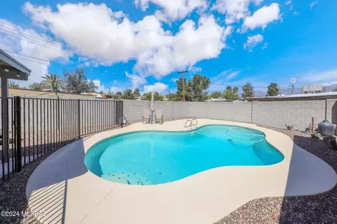 Exterior - 7389 E Sylvane Dr, Tucson, AZ 85710 photo 7 of 9