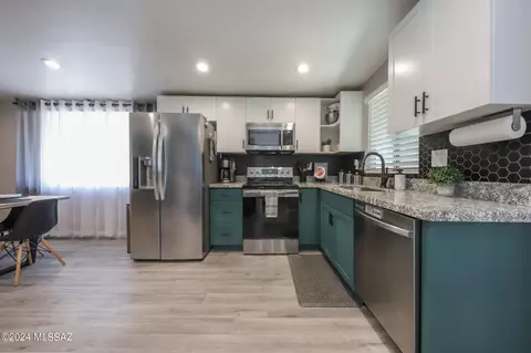 Kitchen - 7389 E Sylvane Dr, Tucson, AZ 85710 photo 2 of 3