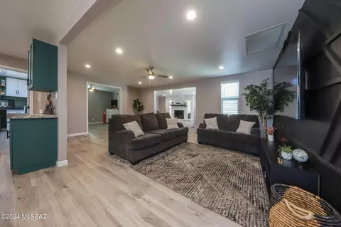 Living - 7389 E Sylvane Dr, Tucson, AZ 85710 photo 1 of 5