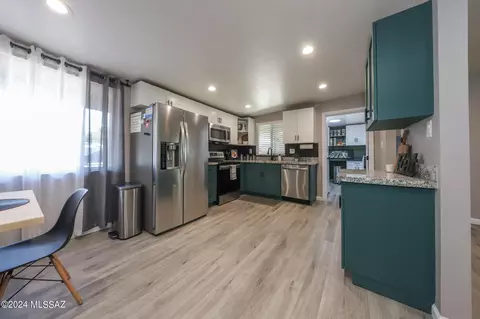 Kitchen - 7389 E Sylvane Dr, Tucson, AZ 85710 photo 1 of 3
