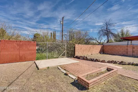 Exterior - 2901 E Copper St, Tucson, AZ 85716 photo 2 of 15