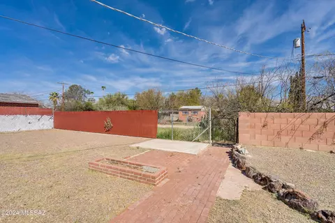 Exterior - 2901 E Copper St, Tucson, AZ 85716 photo 10 of 15