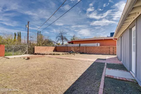 Exterior - 2901 E Copper St, Tucson, AZ 85716 photo 7 of 15