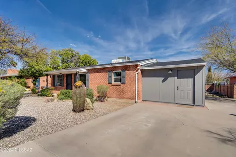 Exterior - 2901 E Copper St, Tucson, AZ 85716 photo 6 of 15