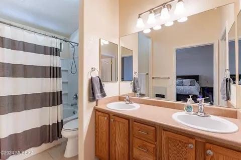 Bath - 1018 S Grantham Dr, Vail, AZ 85641 photo 1 of 3