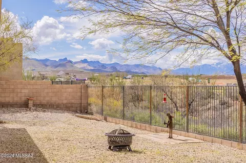 1018 S Grantham Dr, Vail, AZ 85641