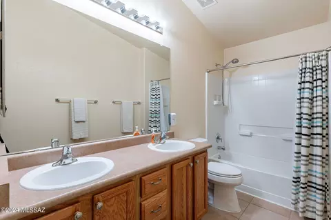 Bath - 1018 S Grantham Dr, Vail, AZ 85641 photo 3 of 3