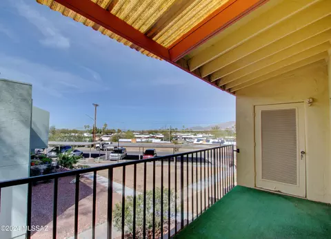 808 S Langley Ave #204, Tucson, AZ 85710