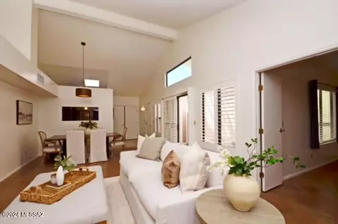6308 N Willowbrook Dr, Tucson, AZ 85704