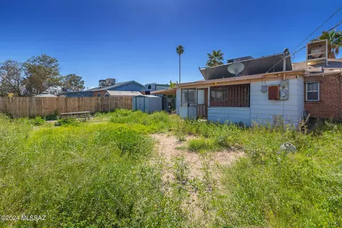 Exterior - 5639 E 34th St, Tucson, AZ 85711 photo 5 of 9