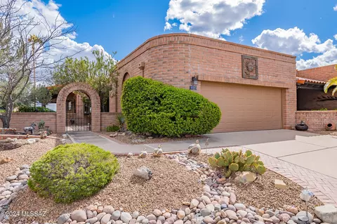 1131 W Camino De La Oca, Green Valley, AZ 85622