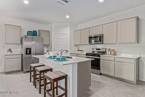 Kitchen - 9702 E Gray Hawk Dr, Tucson, AZ 85730 photo 2 of 5