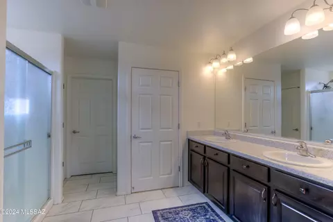 Bath - 12252 E Domnitch Dr, Vail, AZ 85641 photo 2 of 4
