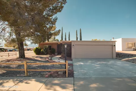 401 W San Ignacio, Green Valley, AZ 85614