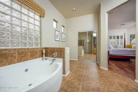 Bath - 13982 E Sage Hills Dr, Vail, AZ 85641 photo 3 of 4