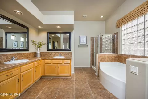 Bath - 13982 E Sage Hills Dr, Vail, AZ 85641 photo 1 of 4