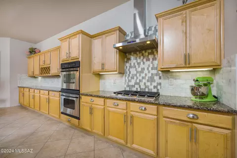 Kitchen - 13982 E Sage Hills Dr, Vail, AZ 85641 photo 4 of 5