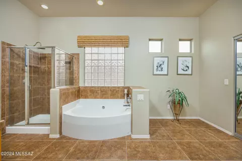Bath - 13982 E Sage Hills Dr, Vail, AZ 85641 photo 2 of 4