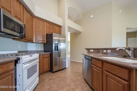 Kitchen - 14056 E Fairway Bluff Ct, Vail, AZ 85641 photo 2 of 4