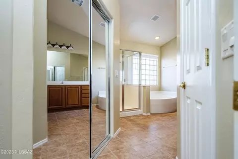 Bath - 14056 E Fairway Bluff Ct, Vail, AZ 85641 photo 1 of 6