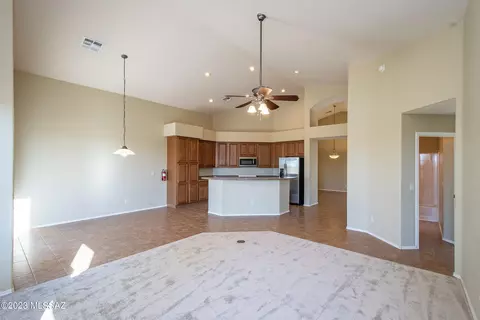 Kitchen - 14056 E Fairway Bluff Ct, Vail, AZ 85641 photo 3 of 4
