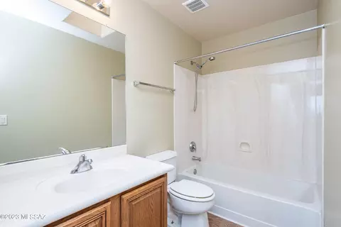 Bath - 14056 E Fairway Bluff Ct, Vail, AZ 85641 photo 5 of 6