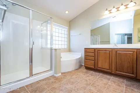 Bath - 14056 E Fairway Bluff Ct, Vail, AZ 85641 photo 2 of 6