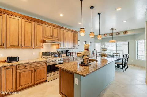 10667 E Rose Hill St, Tucson, AZ 85747 photo 4