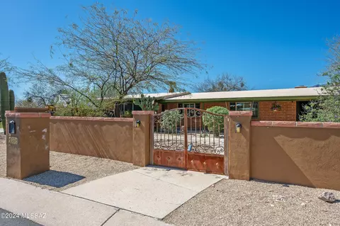 7331 E Sabino Vista Dr, Tucson, AZ 85750