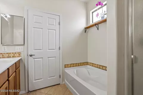 Bath - 12642 E Nona Ln, Vail, AZ 85641 photo 2 of 3