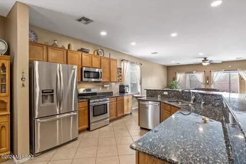 Kitchen - 12642 E Nona Ln, Vail, AZ 85641 photo 2 of 7