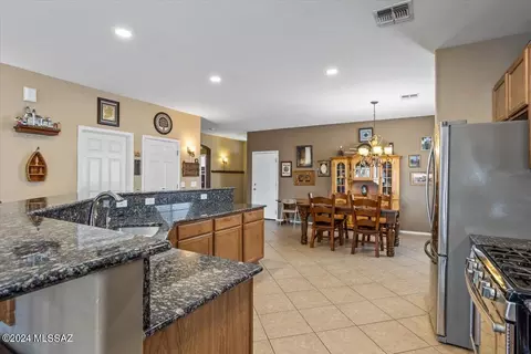 Kitchen - 12642 E Nona Ln, Vail, AZ 85641 photo 6 of 7