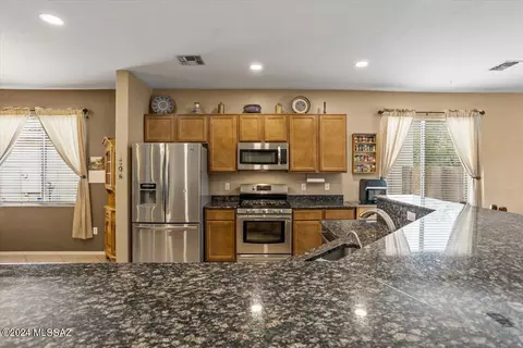 Kitchen - 12642 E Nona Ln, Vail, AZ 85641 photo 5 of 7