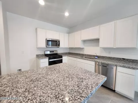 Kitchen - 9739 E Gray Hawk Dr, Tucson, AZ 85730 photo 2 of 2