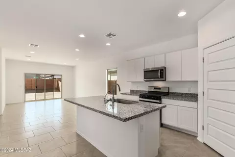 9727 E Gray Hawk Dr, Tucson, AZ 85730