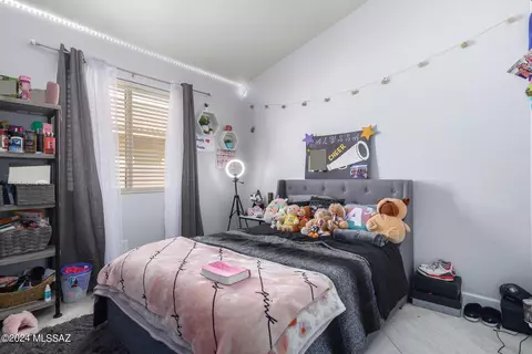 Bedroom - 9450 E Pale Blue Topaz Ln, Tucson, AZ 85747 photo 2 of 3
