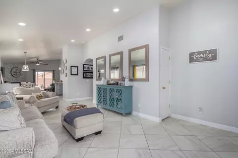 Living - 9450 E Pale Blue Topaz Ln, Tucson, AZ 85747 photo 1 of 4