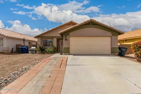 Exterior - 9450 E Pale Blue Topaz Ln, Tucson, AZ 85747 photo 2 of 5