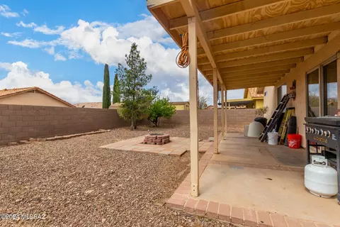 Exterior - 9450 E Pale Blue Topaz Ln, Tucson, AZ 85747 photo 4 of 5