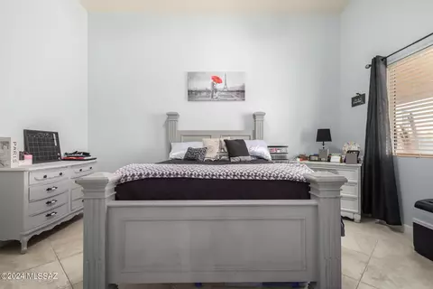 Bedroom - 9450 E Pale Blue Topaz Ln, Tucson, AZ 85747 photo 1 of 3