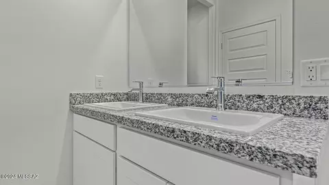 Bath - 14037 E Crotalus Way, Vail, AZ 85641 photo 5 of 8