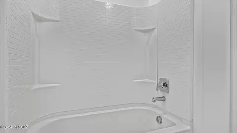Bath - 14037 E Crotalus Way, Vail, AZ 85641 photo 8 of 8