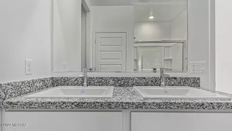 Bath - 14037 E Crotalus Way, Vail, AZ 85641 photo 6 of 8