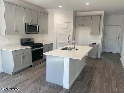 14080 E Crotalus Way, Vail, AZ 85641