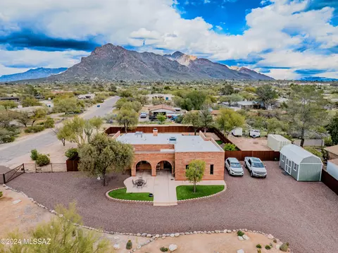 8040 N La Oesta Ave, Tucson, AZ 85704